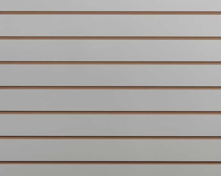 7110931481816_Slatwall-wandpaneel-Grijs-10cm-Dubbelzijdig-Gelamineerd-close-up