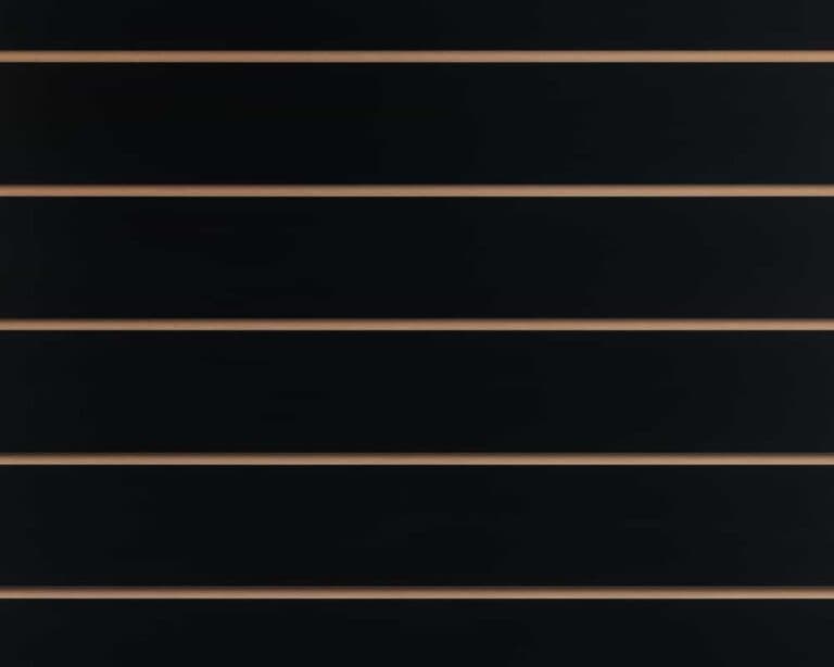 7110934162347_Slatwall-wandpaneel-Zwart-15cm-Dubbelzijdig-Gelamineerd-close-up